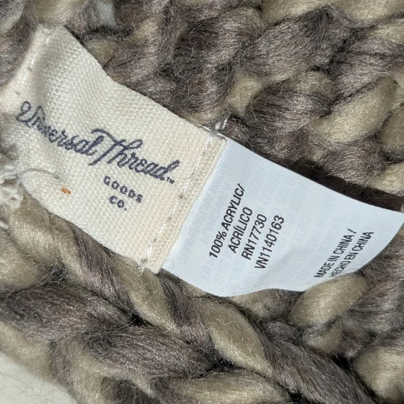 Universal Thread Chunky Knit Scarf in Brown and Tan - Picture 4 of 5